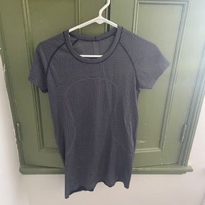 Swiftly tech Lululemon  pinstripe blue size 6 short sleeve  shirt